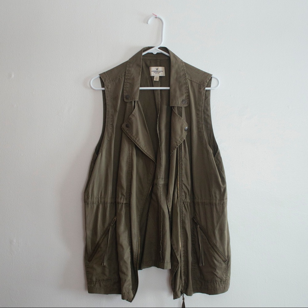 American Eagle Green Khaki Vest